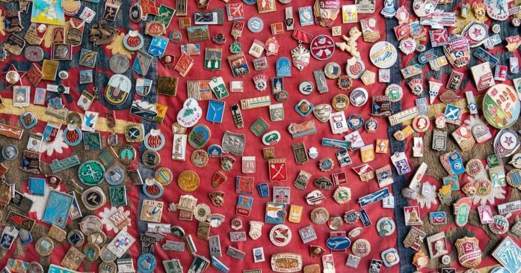 button pin collection